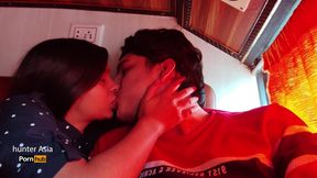 A Strange Traveling Girl Seduces Me on the Bus, and I Ended up Fucking Her in the Hotel Room