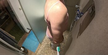 Der Musiker's Trans Strip Tease: Pee & Cum Show