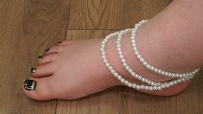 #2 Buy this Loser! - Black gold pedicure (no talk)