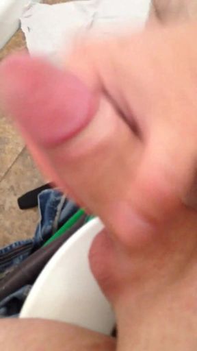 Jacking on the toilet 2
