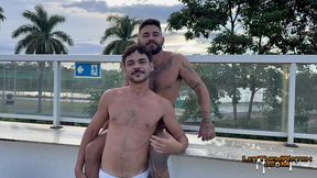 vi na piscina e chamei pra foder no quarto