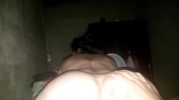 Coroa gostosa safada sentando gostoso