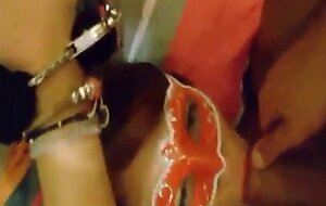 Soumise attachee au lit