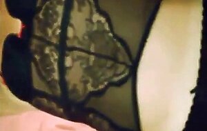 Soumise attachee au lit