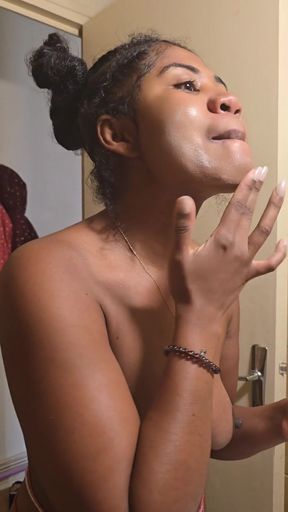 Must-see moment from &quot;Beautiful Ebony Makes Its Toilet&quot;