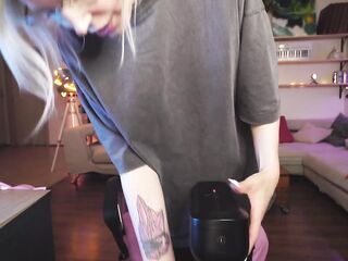 Unpacking and 1st testing of the masturbator