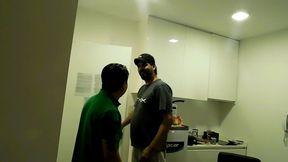 el amigo kirchnerista de mi marido viene para hablar de poner un merendero y terminan cojiendole el culo a la mucama , de bronca me traje un gendarme para cojerme ...