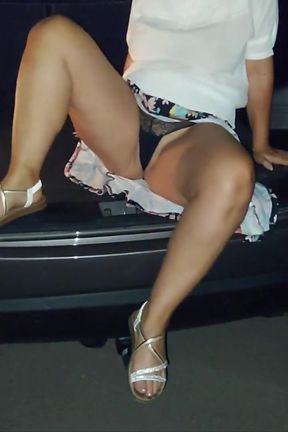 Woman Masturbates Outside in the Trunk and Has an Orgasm