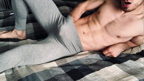 I MASTURBATE and CUM in GRAY LEGGINGS after Training! Male orgasm! Russian home video of a straight man!