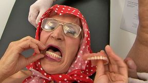 Toothless grandma (70+) takes out her dentures before sex