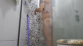 Depois de fazer a barba, aquele banho gostoso.