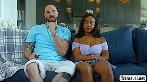 Axel Green Gets Cock Suck By This Sucker Ts!