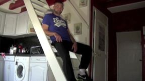 soupis sniff et lecher les pieds d un mec poilu