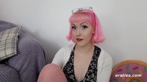 Amateur Kinky Pink Haired Babe Toys Her Slit With a Curvaceous Dildo - Masturbation solo
