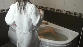 Bath time blowjob with facial cumshot