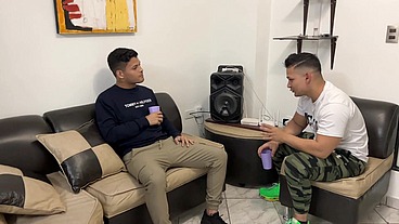 Bailando con La Esposa de mi Amigo y Aproveche para Frotarle mi Polla en Su Culo al frente de el NTR Netorare