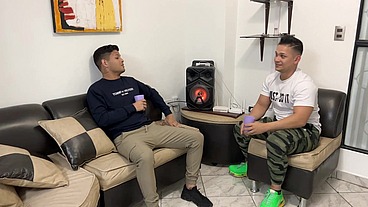 Bailando con La Esposa de mi Amigo y Aproveche para Frotarle mi Polla en Su Culo al frente de el NTR Netorare