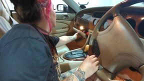 Mechanic Left His Shop And She Got Honry
