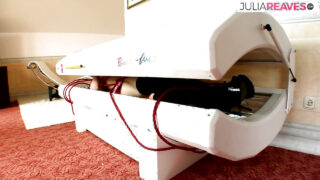 Die Hengste Mugur und Titus Steel mit ihren riesigen Schwänzen ficken Lia Diamond und Mira Shine unerbittlich anal.