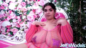 Chubby Babe Rose D Kush rides big silicone prick
