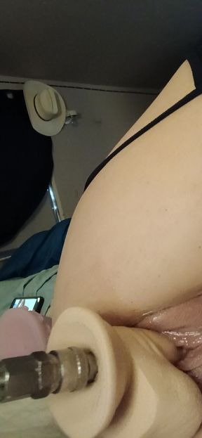 Fat wet pussy Machine fun
