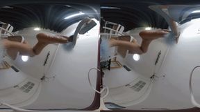 3DVR180 LELE trampled on little Jamie