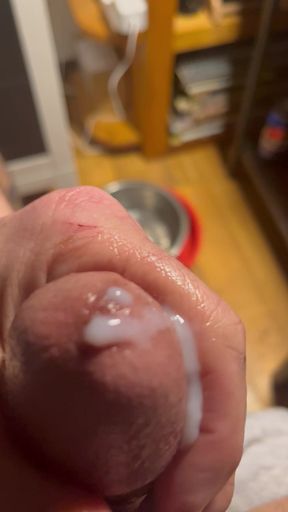 Hairy daddy quick stroke and cum