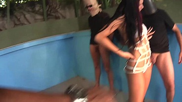 HOT BABE IN A BLOWJOB COMPETITION - WHO COMES THE FASTEST