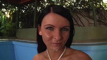 HOT BABE IN A BLOWJOB COMPETITION - WHO COMES THE FASTEST
