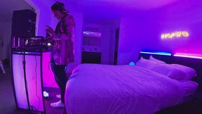 Sex with the DJ: MILF Elizabeth Skylar and Van Wylde