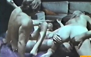 Peepshow Loops 424 70's and 80's - Scene 1