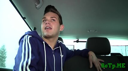 Gay dude gets ass banged in a car