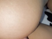 La ragazza lo prende nel culo per la prima volta