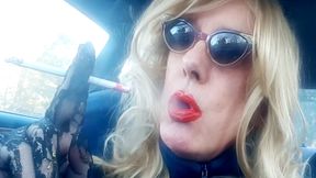 MATURE BLONDE SMOKING CLOSE UP VS120 MENTHOLS