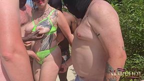 j ai fais venir 20 mec autour de la piscine de l ile des plaisirs, des black des blanc , des gros des maigres