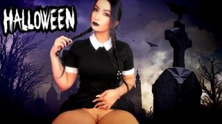 Wednesday Addams Cosplayer mit riesigen Titten zieht sich aus und gibt dir JOI