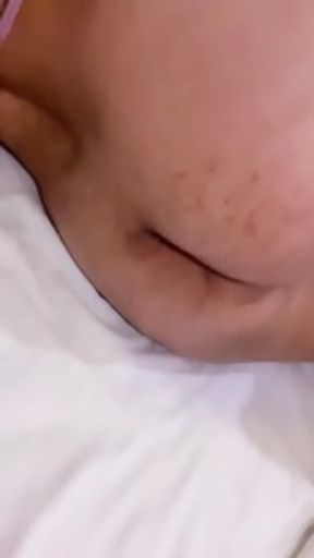 Indian girl masturbates and goes anal on videocall