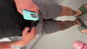 Chupei meu amigo na escada do pr&eacute_dio voltando da academia.