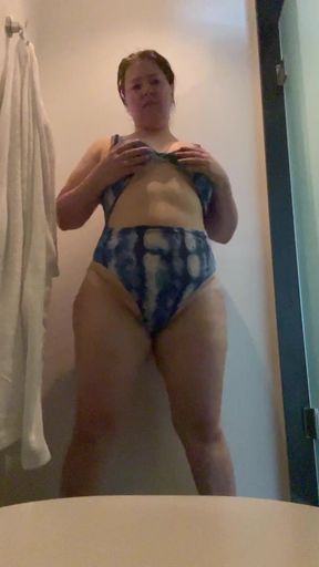 RISKY PUBLIC BATHROOM MASTURBATION AFTER SAUNA