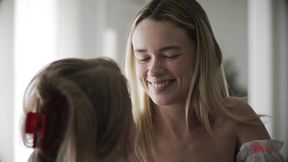 Petite Octavia gives a mind-blowing facial and tribbing session