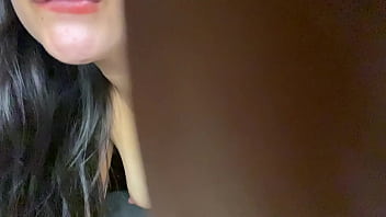 Rica mamada de esta culona muy  sexy y un lindo juguetito en el ano