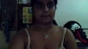 Chubby amateur babe plays with her pussy on webcam