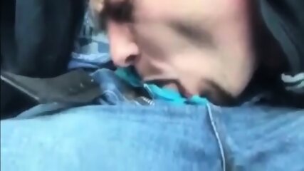 Il suce en voiture