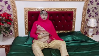 Most Beautiful Pakistani Mature Bride Sex With Dildo in Wedding Dress