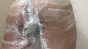 Ass Shaking in the Shower