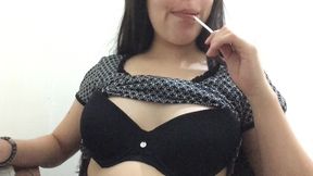 CHILL VIDEO Latin girl in bra, sucking a lollipop after her masturbation (Nice boobs, asmr eating)