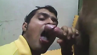 Chupando a Beto: Mamada Amateur de Lad Latino