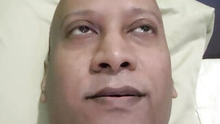 Onani, håndjob, webcam – POV nærbillede af moden amerikansk homoseksuel luder, der onanerer