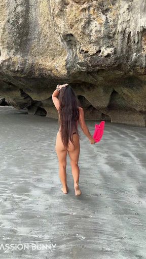 Best Pissing in the Paradise Beach