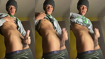 Twink venezolano con buena polla se masturba Jamelatin20cm